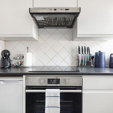 Bright N' Charming Air Conditioned Two Bed In Heart Of Londres Exterior foto